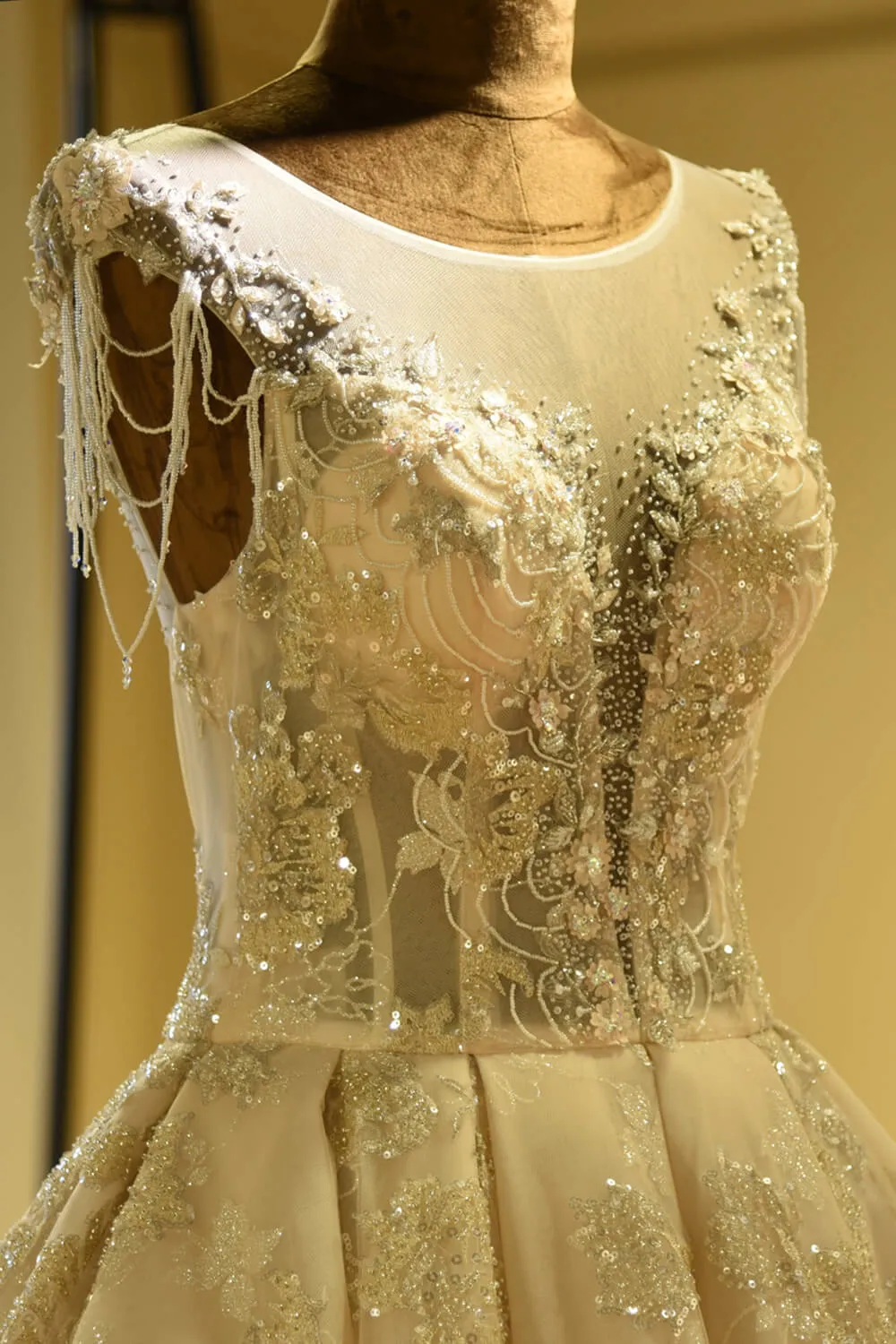 Amazing Princess Lace-up Sparkly Beading Tulle Ivory Princess Wedding Dress