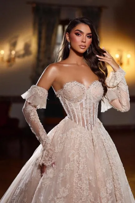 Elegant Champagne Sweetheart Sleeveless Beaded Lace Princess Ball Gown Wedding Dresses