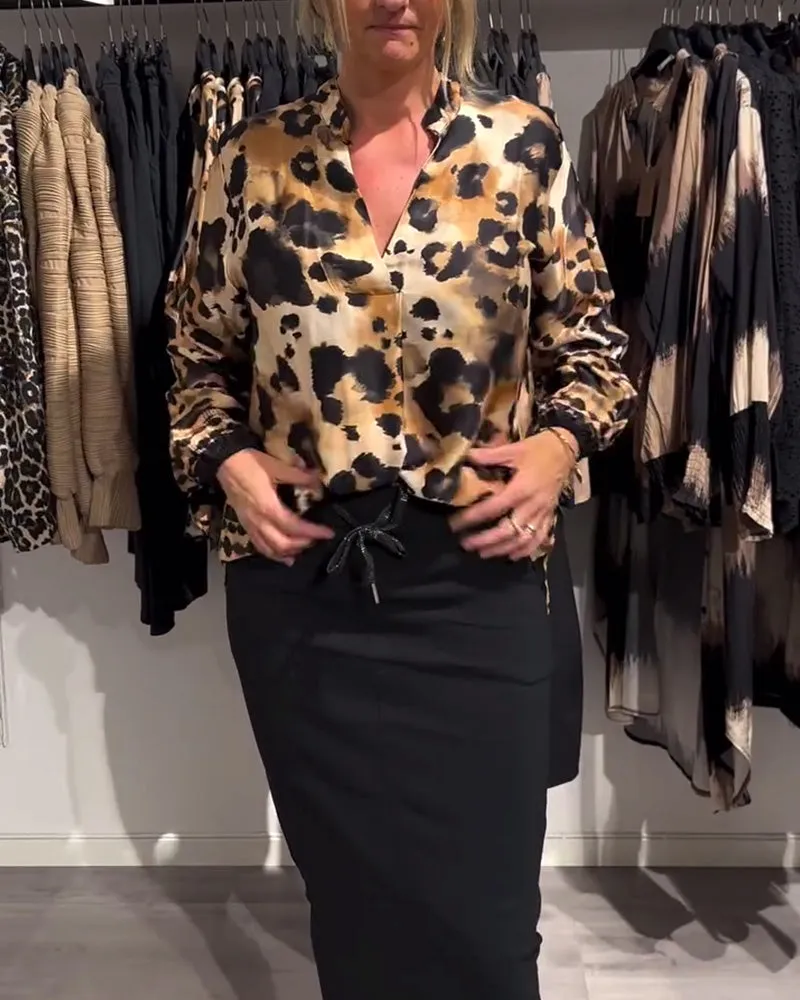 Fashionable Leopard Print Long-Sleeved Shirt