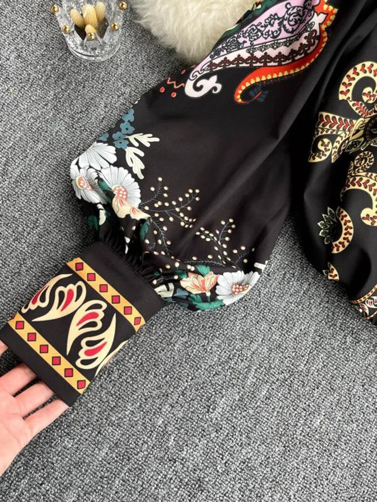 Fashionable women's blouse printed with lantern sleeves