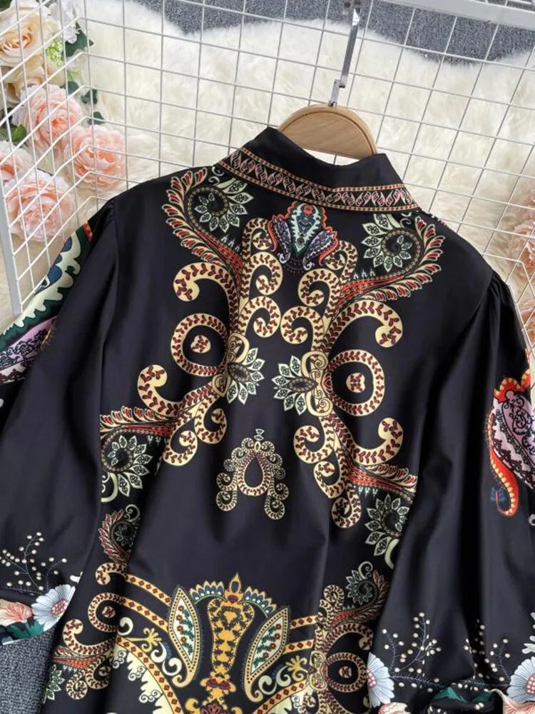 Fashionable women's blouse printed with lantern sleeves