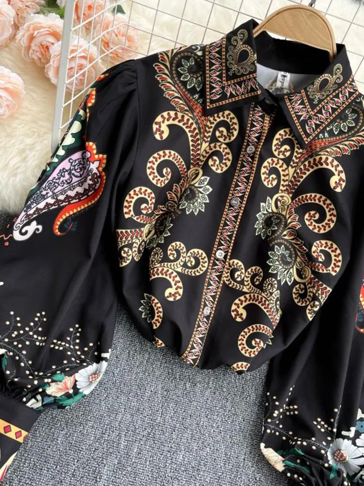 Fashionable women's blouse printed with lantern sleeves